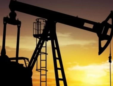 Ρωσία: Μειώνει την παραγωγή πετρελαίου κατά 30.000 βαρέλια ημερησίως